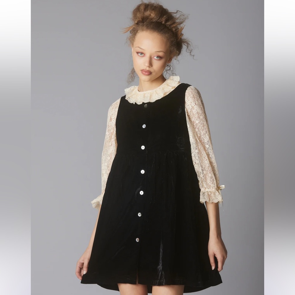 UNIF Cream and Black velvet JULIETTE DRESS Lace size Large